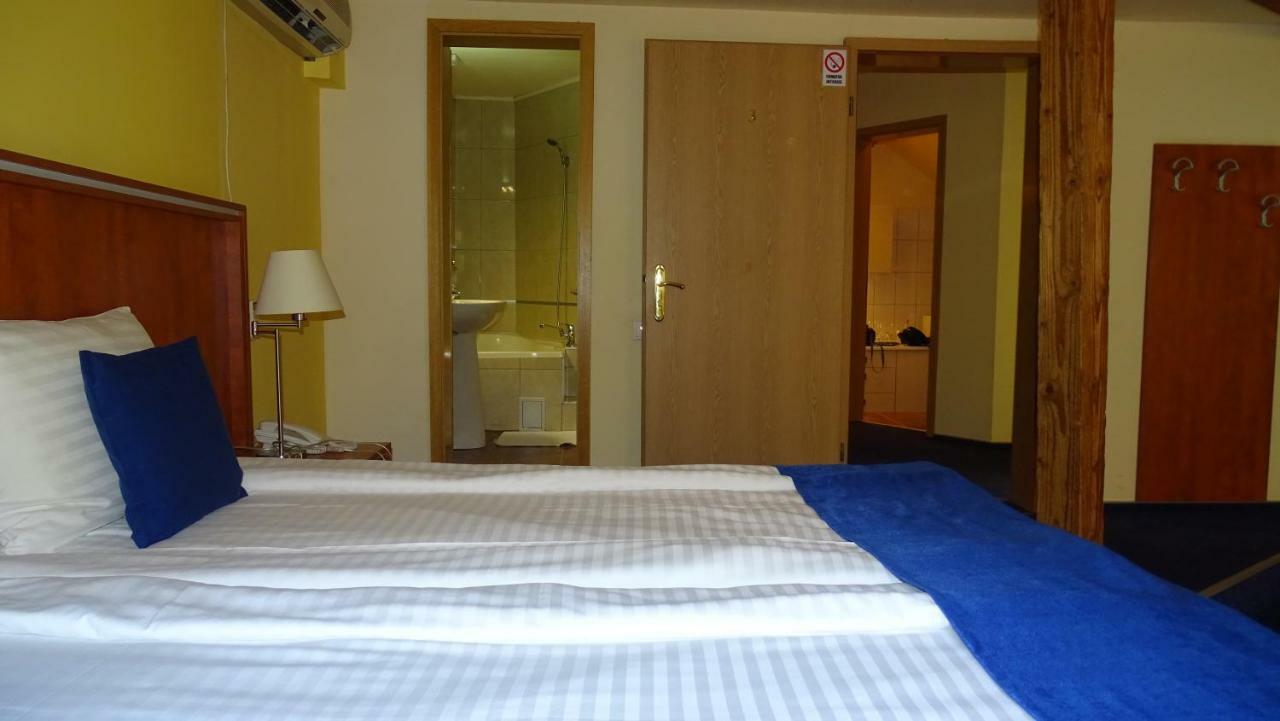 Casa Elysee Hotel Deva Ngoại thất bức ảnh