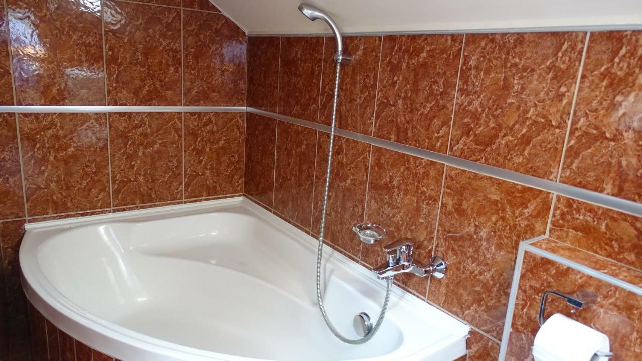 Casa Elysee Hotel Deva Ngoại thất bức ảnh