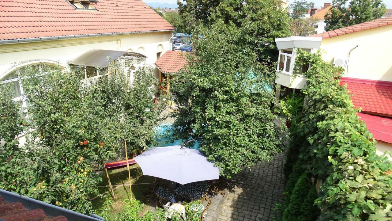 Casa Elysee Hotel Deva Ngoại thất bức ảnh
