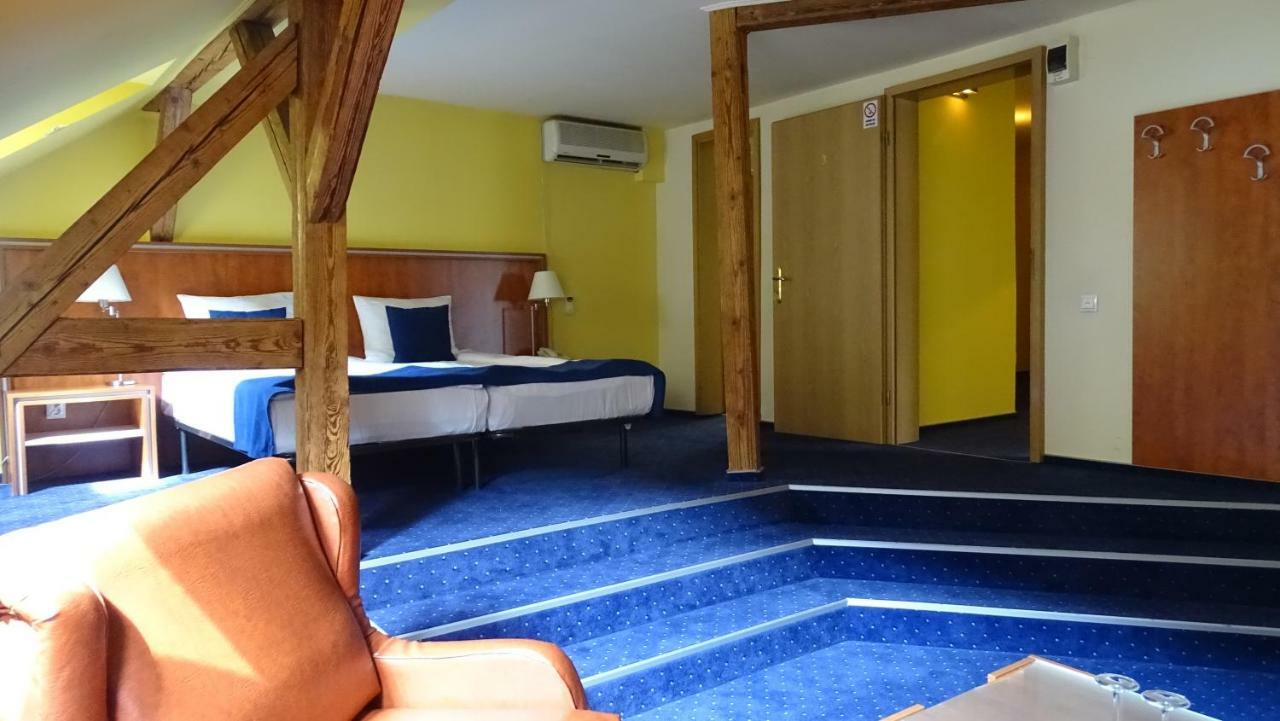 Casa Elysee Hotel Deva Ngoại thất bức ảnh