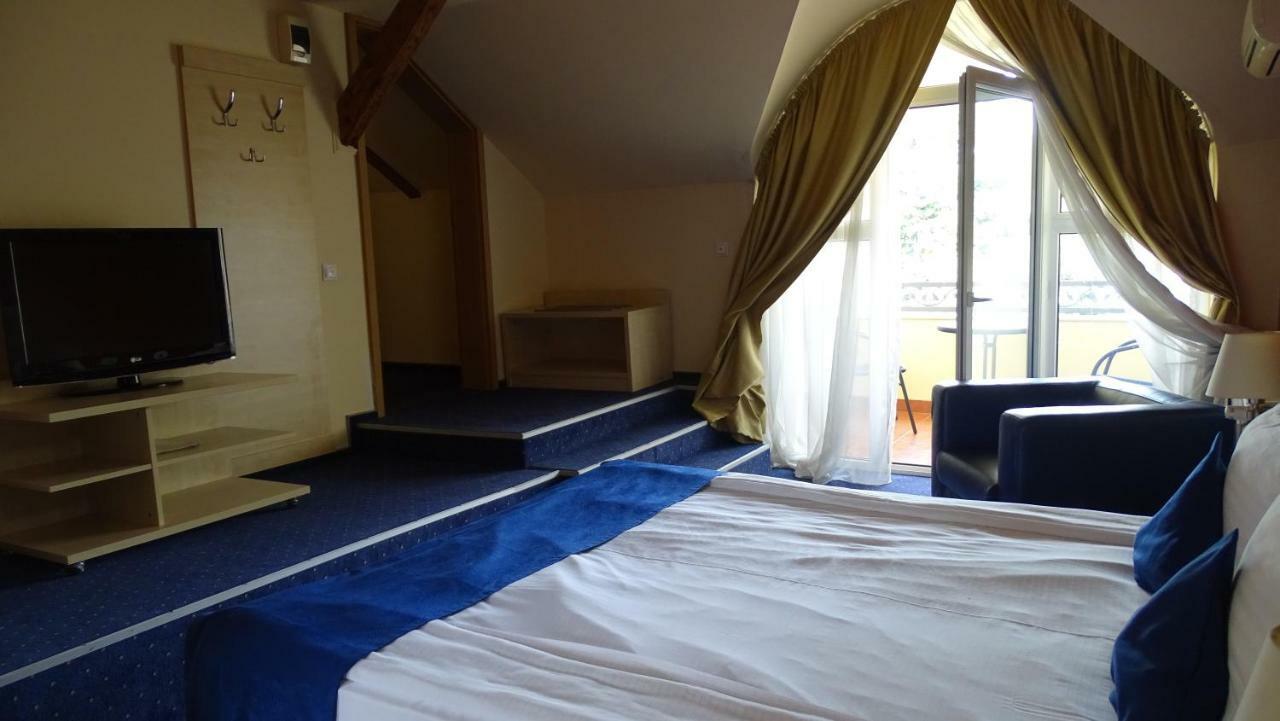 Casa Elysee Hotel Deva Ngoại thất bức ảnh